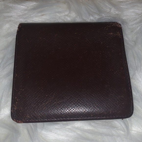 Authentic Louis Vuitton bifold taiga wallet - Picture 9 of 11